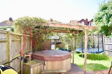 Сельский дом Quirky Brighton Seafront Home