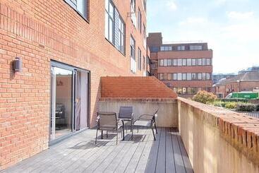 ツーリストアパートメント Roomspace Apartments  Bradley Court