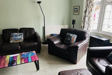 דירות לתיירים Stopover At Bayfields Families, Workers And Groups