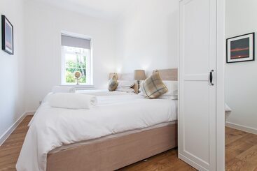 דירות לתיירים The Old Manse House Apartment