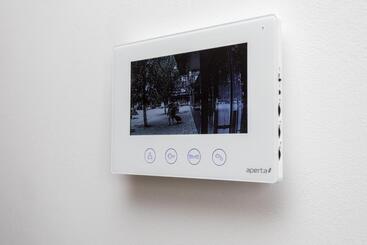 Жильё для туристов Flat 7  Spacious Studio Flat In The Heart Of Crawley