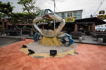 آپارتمانهای توریستها Nagawari Art Maldives Pattaya Villa