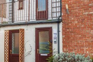 דירות לתיירים 1 Bed Guisborough Option Of Twin Sofabed   Extra