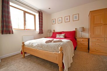 Bright, Tranquil Cottage