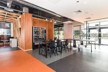 Пансион The Towpath Campus Accommodation