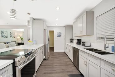 Comfortable Luxurious Home With Hot Tub, Near The Beach