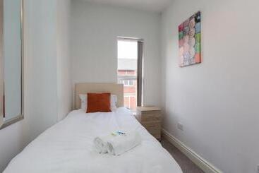 Townhouse @ Electricity Street Crewe