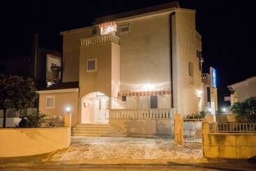 Turista apartmanok Apartments And Rooms Kapulica