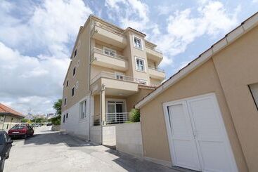 ツーリストアパートメント Apartments Danica