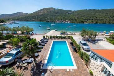 Жильё для туристов Dani Apartments