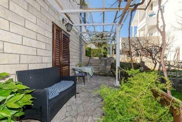 ツーリストアパートメント Apartments Jele