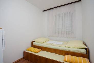 ツーリストアパートメント Apartments Snjezana