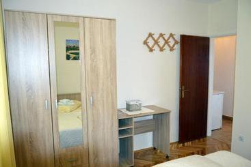 Apartments Zdravko   Comfortable & Close To The Sea