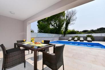 Luxury Villa Harbor