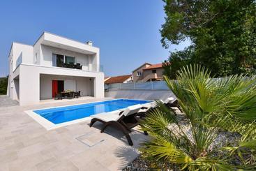 Luxury Villa Harbor