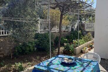 شقق خاصة سياحية Giameiko Traditional House Kalymnos