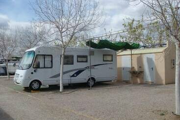 هتل Camping Balneario Los Delfines