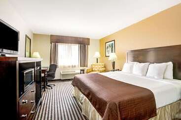 هتل Baymont By Wyndham Dallas/ Love Field