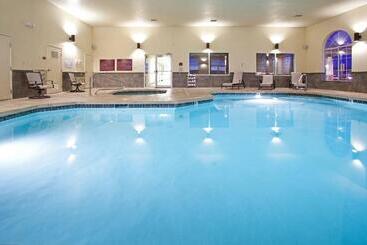 Holiday Inn Express Hotel & Suites Farmington, An Ihg