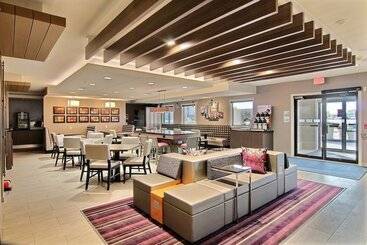 בית מלון כפרי Holiday Inn Express Fargo   West Acres, An Ihg