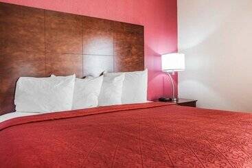 Отель Quality Inn & Suites Altoona   Des Moines