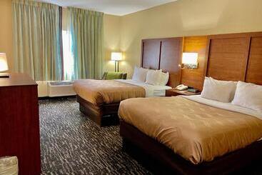 ホテル Quality Inn & Suites Hendersonville  Flat Rock