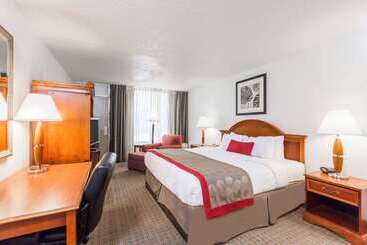 酒店 Ramada By Wyndham New Iberia