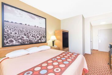 בית מלון כפרי Super 8 By Wyndham Wichita South