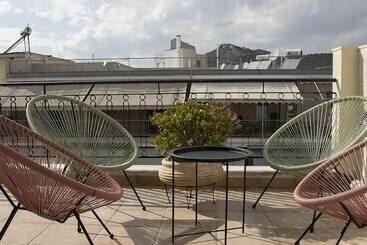 דירות לתיירים Amazing Renovated Penthouse In Pagkrati