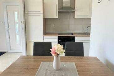 דירות לתיירים Apartman Irena