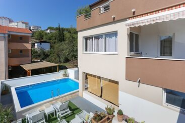 آپارتمان‌های توریست‌ها Bruno S Poolside Retreat