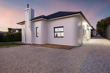 آپارتمان‌های توریست‌ها Deco Beach Luxury Apartments