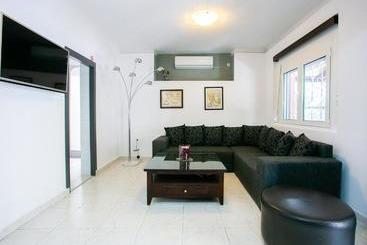 דירות לתיירים Majestic Glifada