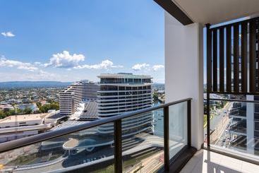 High End Stylish Apartment By Hostrelax