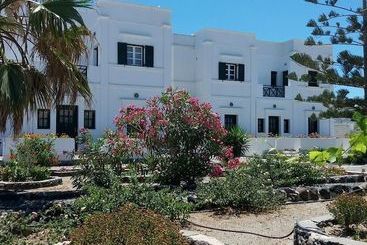 Пансион Cafe Greco Studios & Apartments