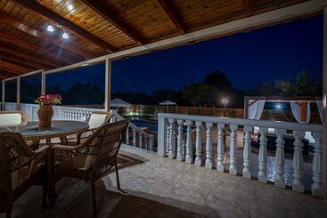 Жильё для туристов Villa Eleon