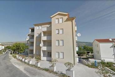 Жильё для туристов Apartments By The Sea Mastrinka, Ciovo   15226