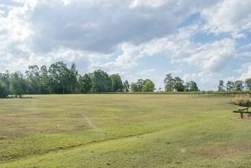 דירות לתיירים Ironstone Estate