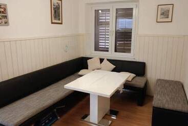 Жильё для туристов Dalmatinsko Apartments