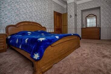 آپارتمان‌های توریست‌ها Arendagrad Apartments Kommunisticheskaya