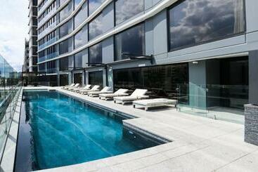 آپارتمان‌های توریست‌ها Modern Designers Pad By Serain Residences