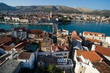 Жильё для туристов Tinel Longo, Holiday Home For Up To 8, City Center, Bbq, Terrace