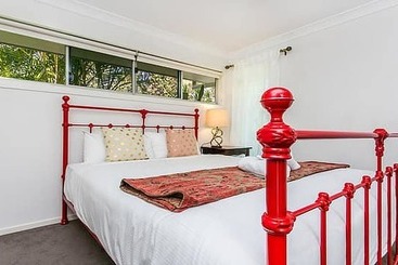 آپارتمانهای توریستها Your Luxury Escape   Red Bohemian