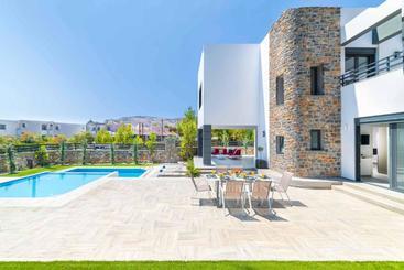 Villa Summer Light