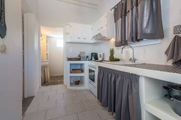 דירות לתיירים Mandrakia House