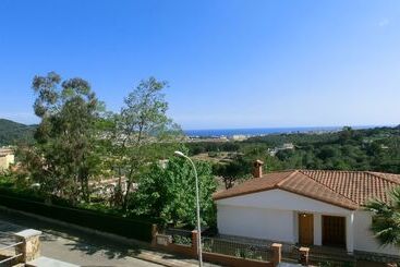 شقق خاصة سياحية 104648    Villa In Blanes