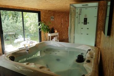 민박 La Fresnaie : Chambres ,table D'hôtes & Spa