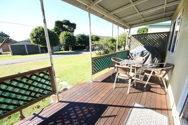 דירות לתיירים Frog Hollow Hat Head 3 Oak St  No Sheets Or Towels Provided