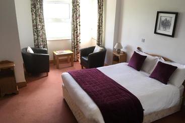 بنسيون Roskeel House