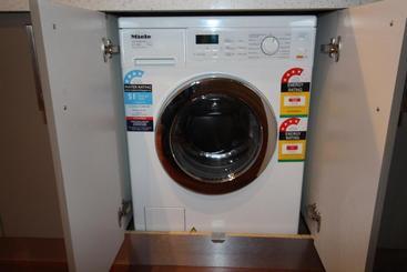 Sunny 3 Bedroom Apartment In Sandy Bay